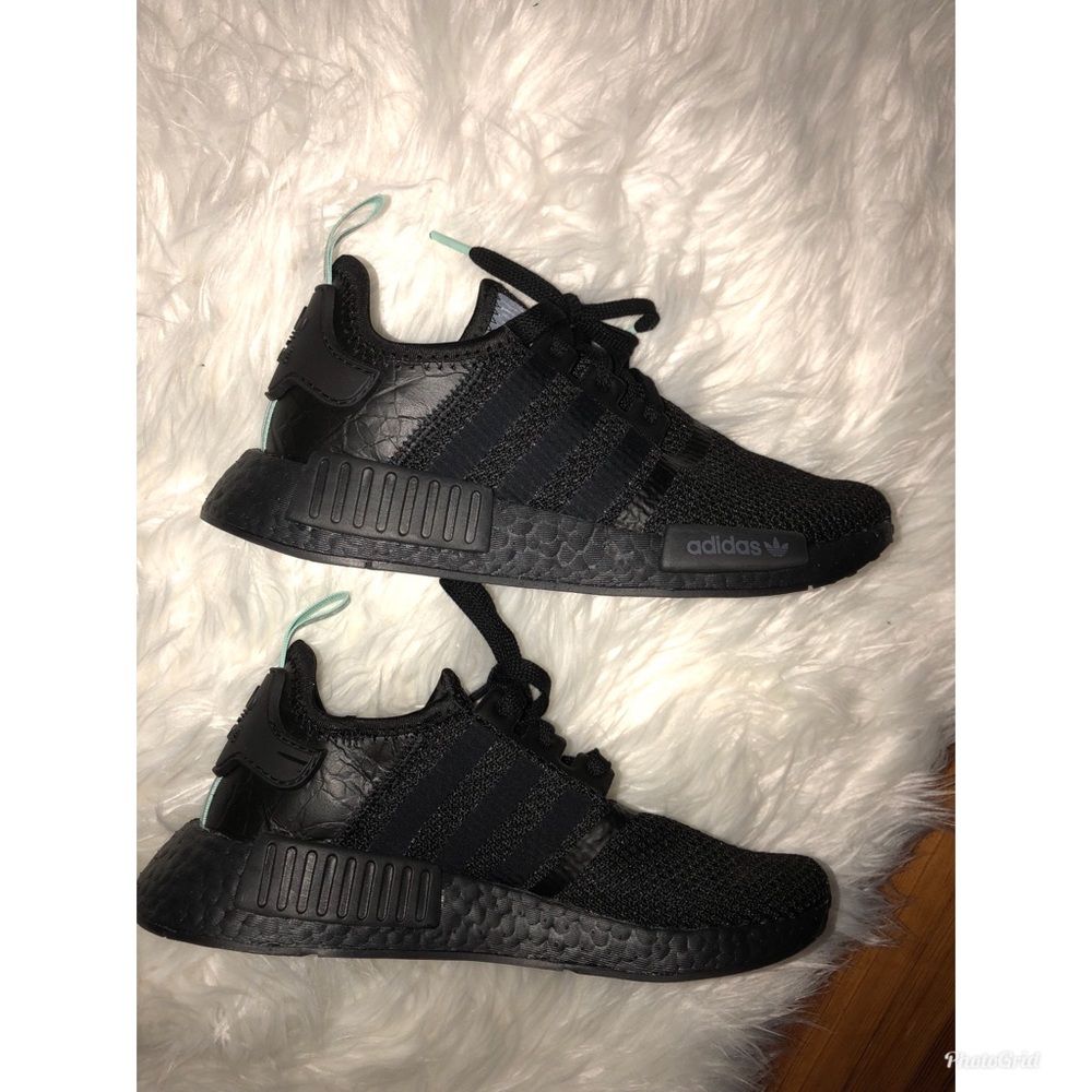 NMD R1 MINT GLOW ( BLACK )